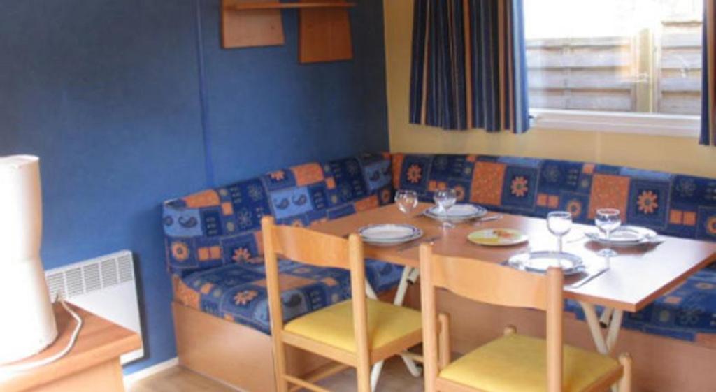 Hotel Camping Des Rochers Des Parcs Clécy Habitación foto