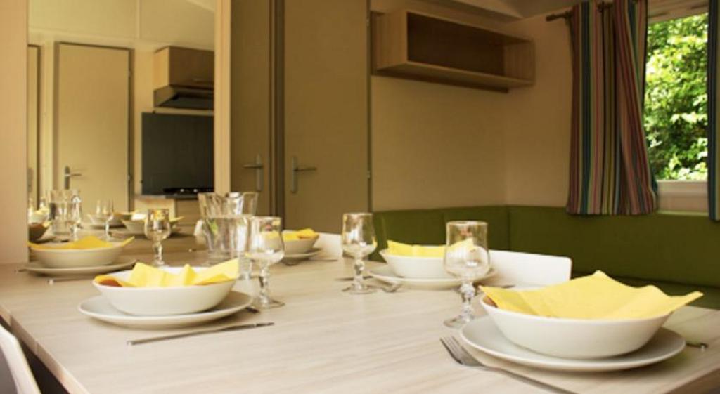 Hotel Camping Des Rochers Des Parcs Clécy Habitación foto