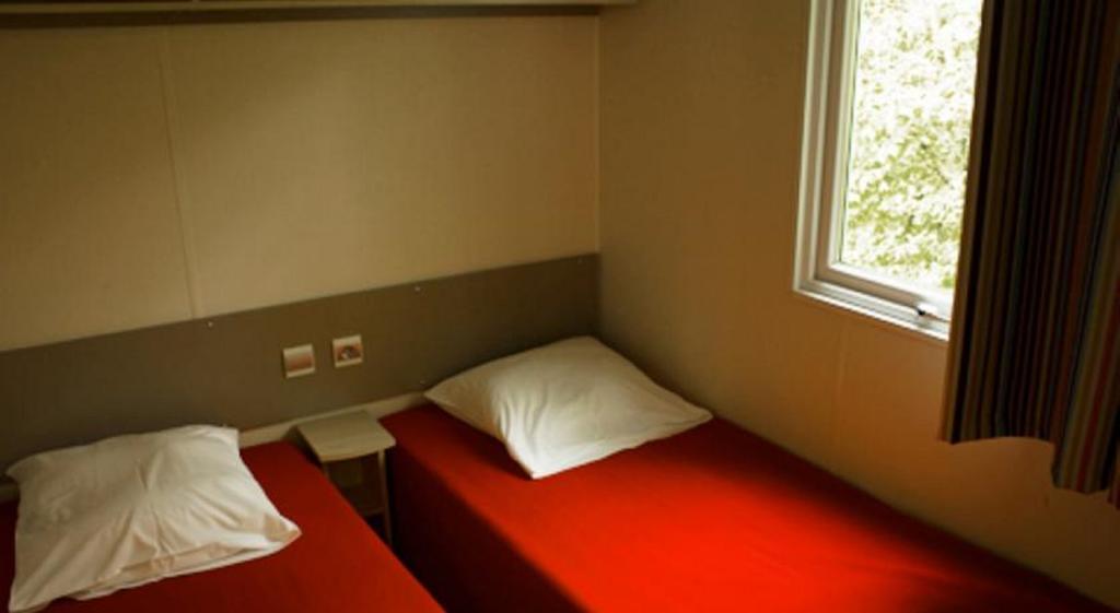 Hotel Camping Des Rochers Des Parcs Clécy Habitación foto