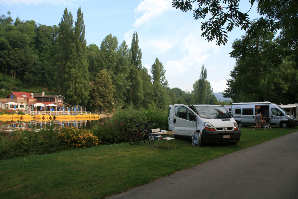 Hotel Camping Des Rochers Des Parcs Clécy Exterior foto