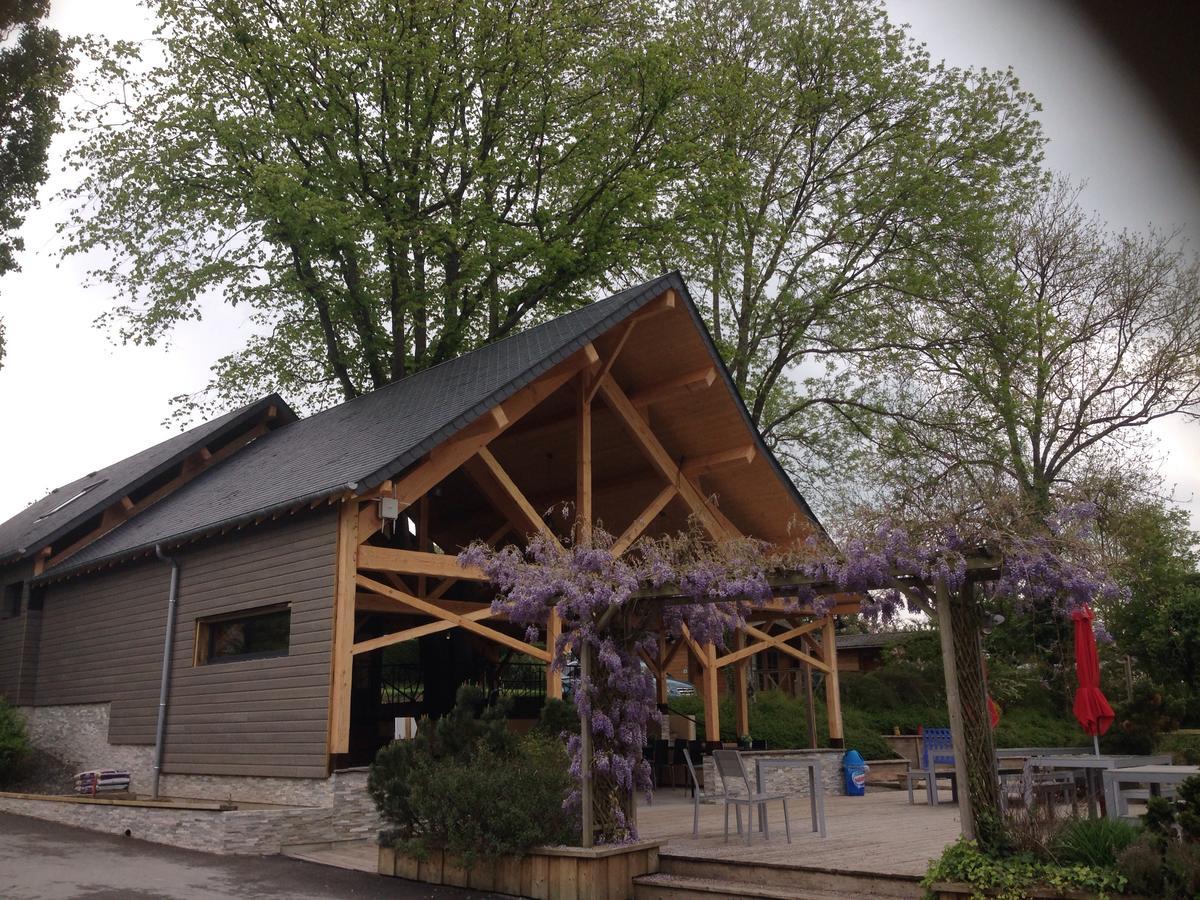 Hotel Camping Des Rochers Des Parcs Clécy Exterior foto