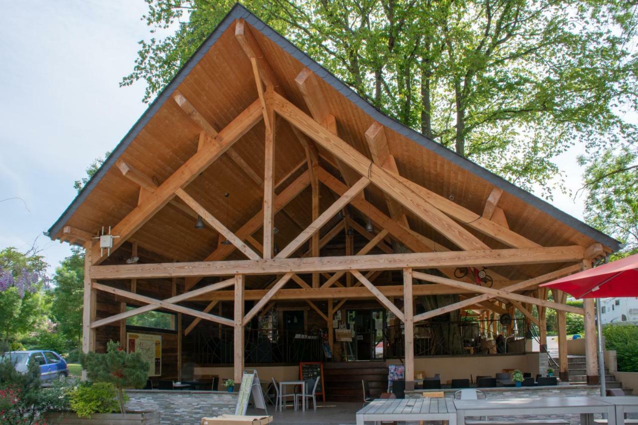 Hotel Camping Des Rochers Des Parcs Clécy Exterior foto