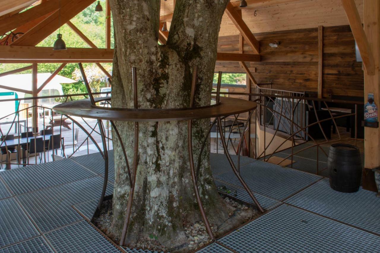 Hotel Camping Des Rochers Des Parcs Clécy Exterior foto